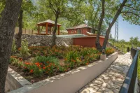 Harmonia Bungalows & Pool Hotels in Sveti Stefan