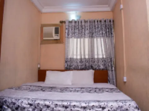 Maxton Suites Magodo Hotels in Mushin