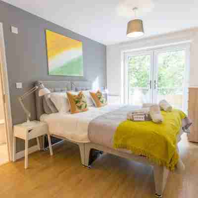 Modern 2 & 3 Bedroom Apartments with Parking, Near Headington Hospitals & Oxford Brookes Rooms