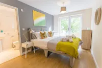 Weekly & Monthly Stay, Leisure & Business, Oxford, Parking, 2 Bedrooms, Near Headington Hospitals Hotels in 