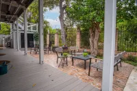 Exquisite Studio Guesthouse Near Downtowns Core Hotels in Southtown