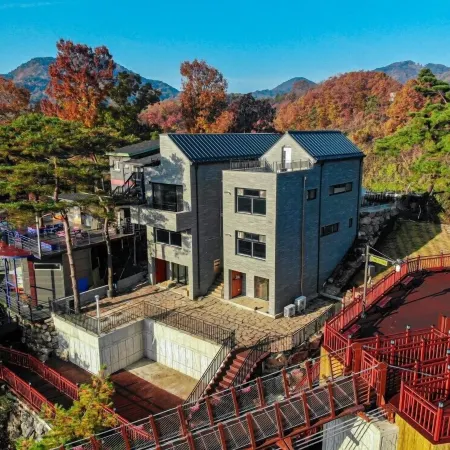 BS Jecheon Pension Отели рядом с достопримечательностью «Храм Чонбанса»