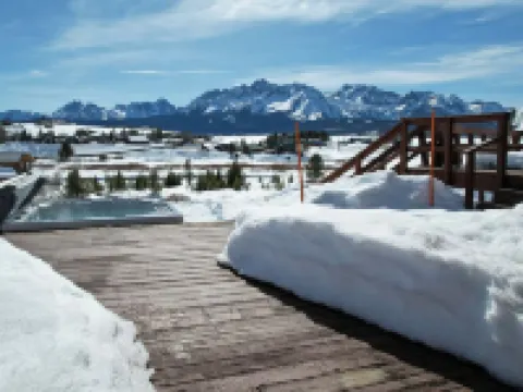 Stanley House - Hillside Cabin with Panoramic Views of the Sawtooth Mountains Hotels in Custer County