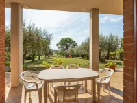 Cozy Apartment with Swimming Pool and Gym on Lake Trasimeno