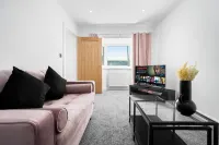 Family/Contractors 3 Bed House/Parking/Sleeps 7 Hotels in Wednesbury