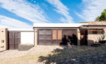 Casa Azul Lakeview Terrace Retreat in Avándaro