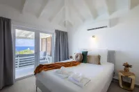 Coral Dreams Ocean Whispers at Villa Solaris Hotels near Misa Spiritu Santu Tera Kòrá