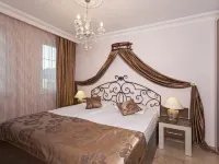 Club Paradiso Hotel & Resort Hotels near Dim Cave