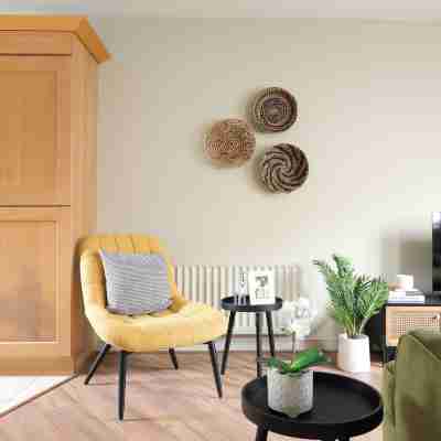 Stylish Flat with Sofa Bed in Malmesbury! Rooms