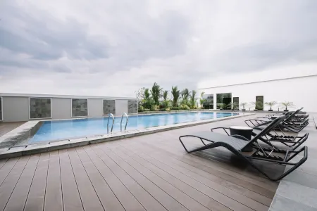 GRAMM HOTEL by Ambarrukmo Yogyakarta Отели в г. Depok