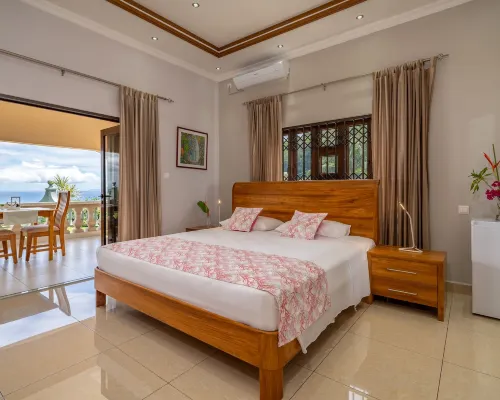 Calm Sorento Hotels in Glacis
