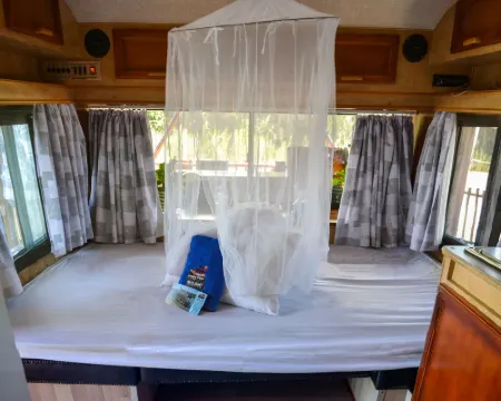 瑪吉五月船屋酒店 科爾切斯特酒店