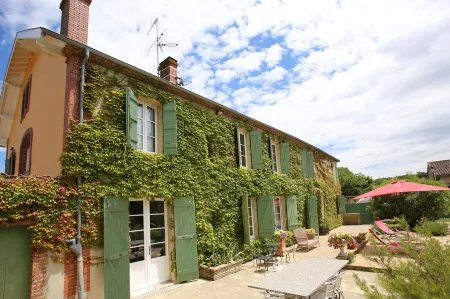 Chambres d'Hôtes le Mas Отели в г. Рискль