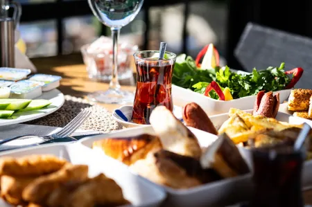 Candarli Resort Hotel Отели в г. Coraklar Mahallesi