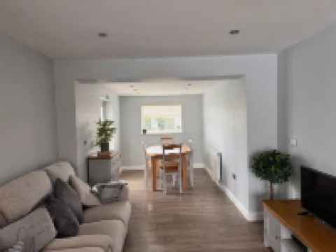 Pet-Friendly - 2 Bedrooms Bungalow Beach - Parking