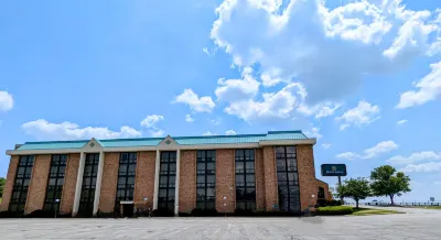 Hotel Lotus Kansas City Stadium Hotels near Kansas City Zoo & Aquarium