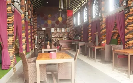 Ramchang Guesthouse Отели рядом с достопримечательностью «Phnom Sampeau|Phnom Sampov»