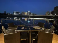 Hausboot Lore Hotels in Duisburg