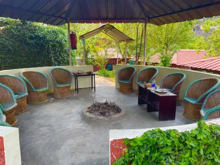 Himalayan Comforts Отели рядом с достопримечательностью «Phulwari Resort»