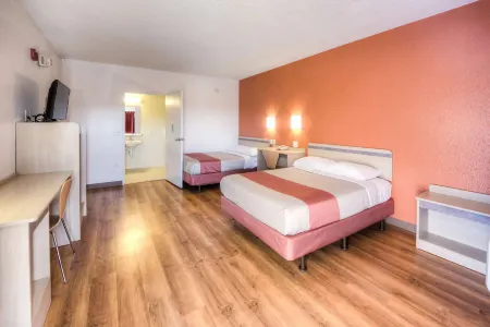 Motel 6 Niantic, CT - New London Отели рядом с достопримечательностью «Парк штата Роки Нек»