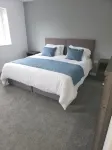 4 Bedroom Home Tameside GRT Manchester Sleeps 7