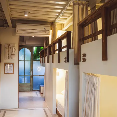 White Penny Hostel