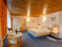 Zur Neroburg Hotels in Neroth