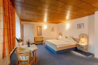 Zur Neroburg Hotels in Neroth