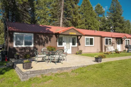 Historic  Gilchrist Waterfront Resort Отели в г. Кресент