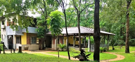 HiddenSide Waya Ulpatha Отели рядом с достопримечательностью «Kossakandha Raja Maha Viharaya»