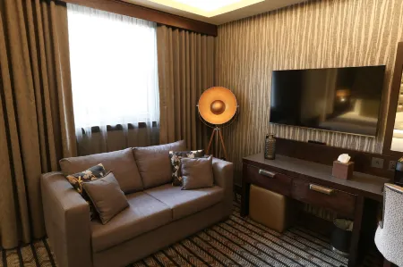 Mondo Hotel Отели в г. Камберналд