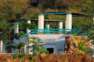 Trees N Tigers Luxury Wildlife Lodge Отели рядом с достопримечательностью «The Beejwar Fort»