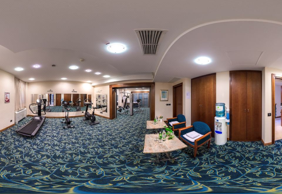 옐라치치 광장 앞 호텔 두브로브니크 자그레브 위치