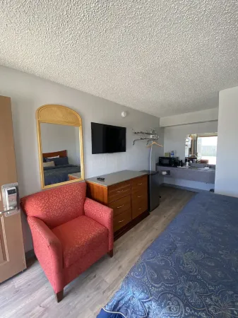 Colonial Inn Отели в г. Шони