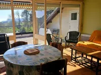 Apartment with beautiful view over a wooded park and a large terrace 아르종 호텔