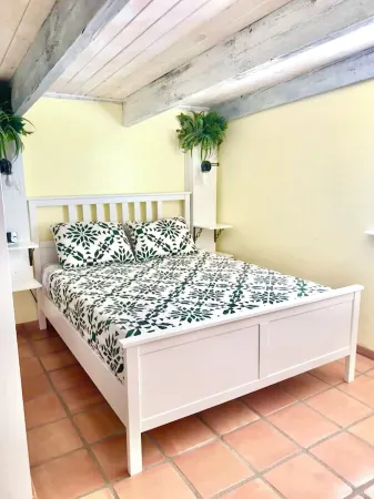 Modern Guesthouse Da Vinci with a Pool & Mountain Views Отели рядом с достопримечательностью «Тохоно Чул | Гарденс, Галлерис, энд Бистро»