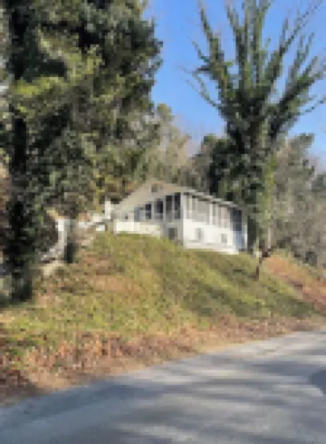 Elevated Potomac River Retreat - King Suite - River Front - Large Screened Porch