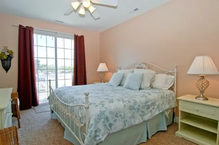 Luxury & Location in New Buffalo - Downtown, Close to Beach, Private Pool