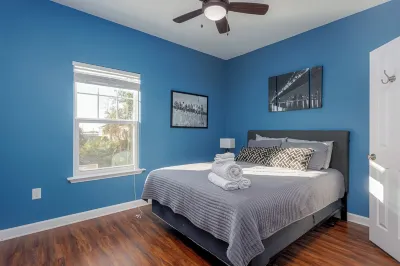 Walking distance to downtown, 15 min to Pensacola Beach