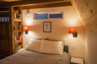 Scenic River Views and Cozy Firepit - Charming A-Frame Retreat Hotel di North Bonneville