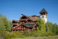 Stellar Mountain Views and Cozy Ambiance - Inviting Ski Haven
