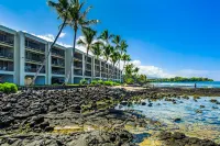 Chic oceanfront condo with full ocean views, pool & hot tub Hôtels à : Captain Cook
