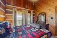 Cozy log cabin with private hot tub, fireplace & deck - close to town Hotels in Blount County