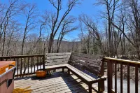 Hot Tub and Cozy Living Space Perfect for Groups - Charming Retreat Hotels in Killington