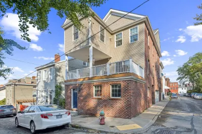 Spacious Home with Urban Charm and Parking - Inviting Modern Retreat Hotels in South Side