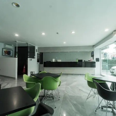 Hotel Lemon Green -Zona Expo Frente Al Centro de Convenciones Отели рядом с достопримечательностью «Выставочный центр Гвадалахары»