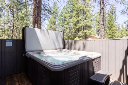 Private Hot Tub and Bikes - Inviting Family Retreat