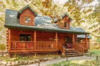 Game Loft and Private Decks Near Torch Lake - Charming Cabin Oasis Hotels in Forest Home Township