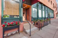 Convenient Location and Full Kitchen - Charming Downtown Retreat