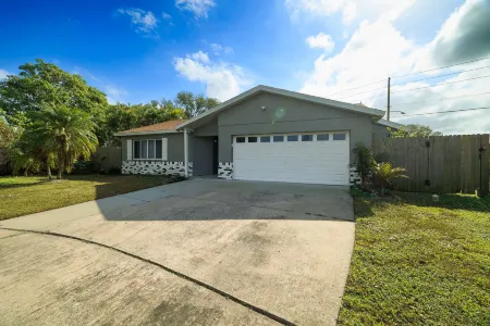Private Pool, Fire Pit and Spacious Backyard Retreat - Charming Oasis